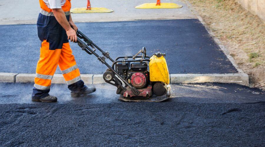 Professional gutter cleaning in Walled Lake, MI